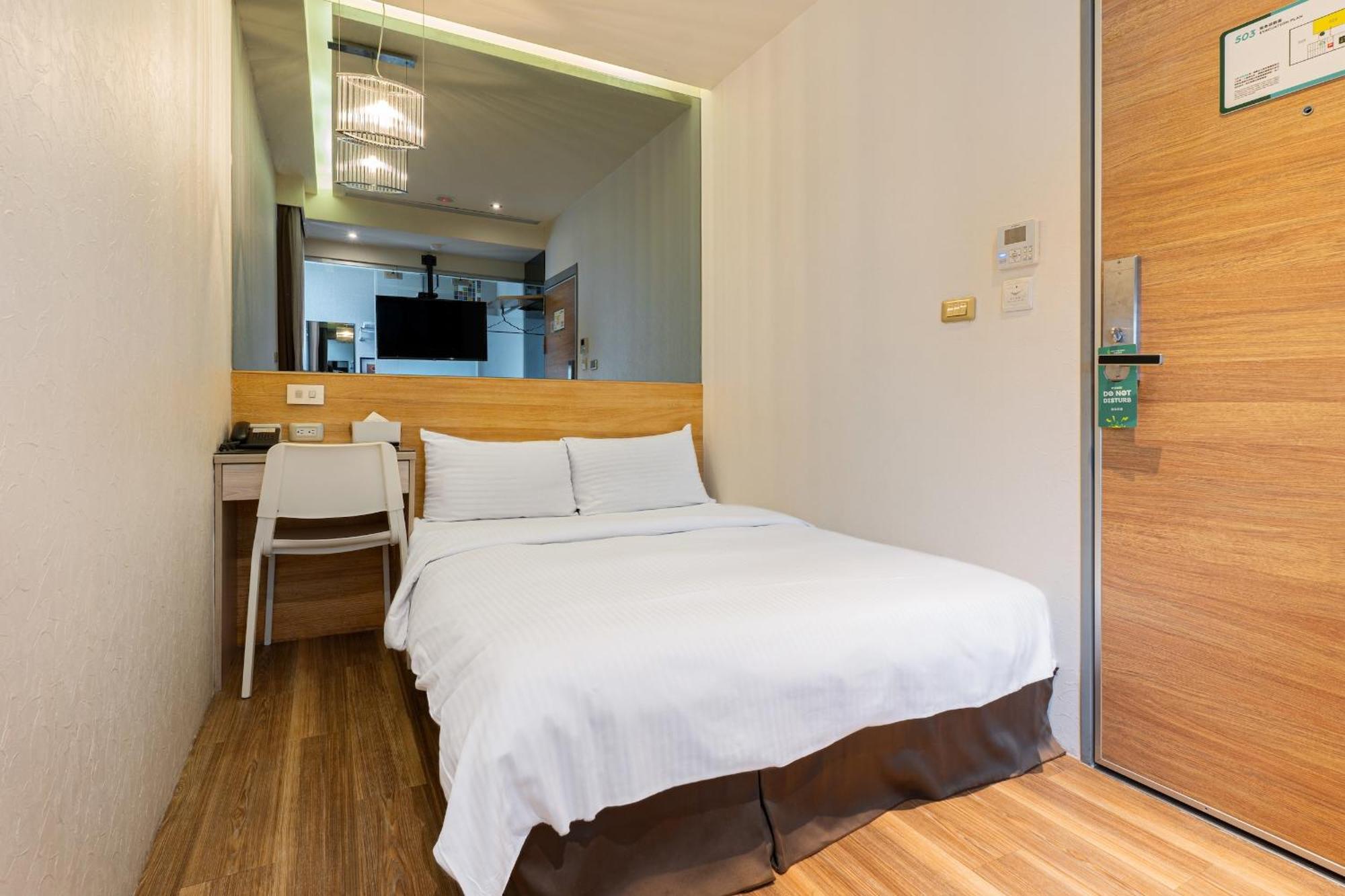 Check Inn Express Taichung Fuxing Hall 2 Exterior foto