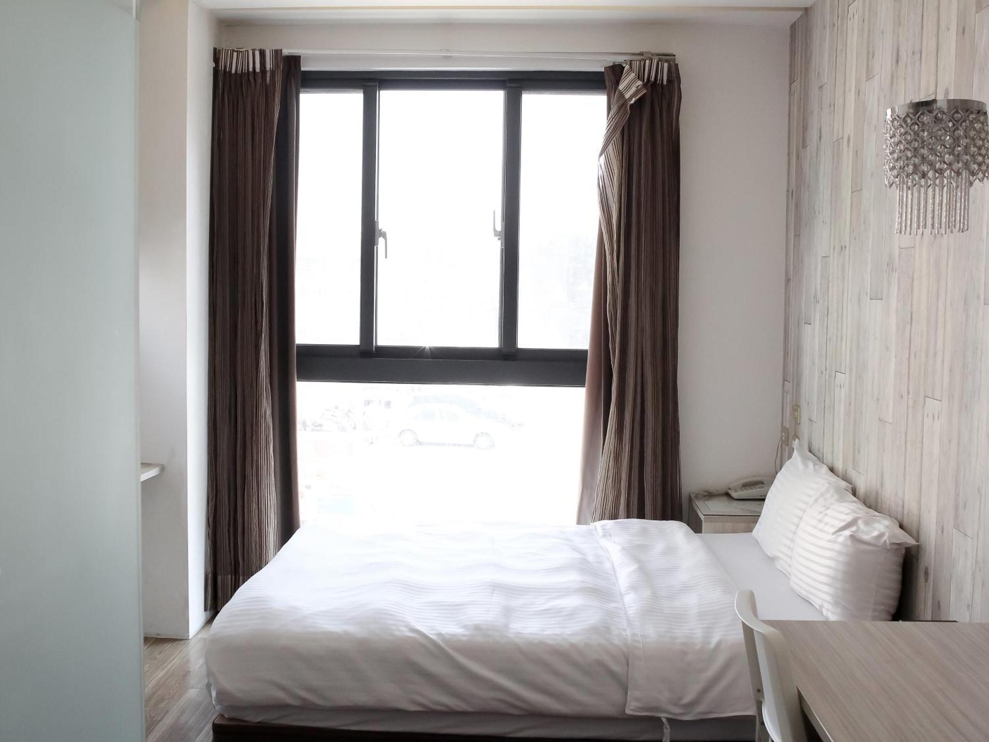 Check Inn Express Taichung Fuxing Hall 2 Exterior foto