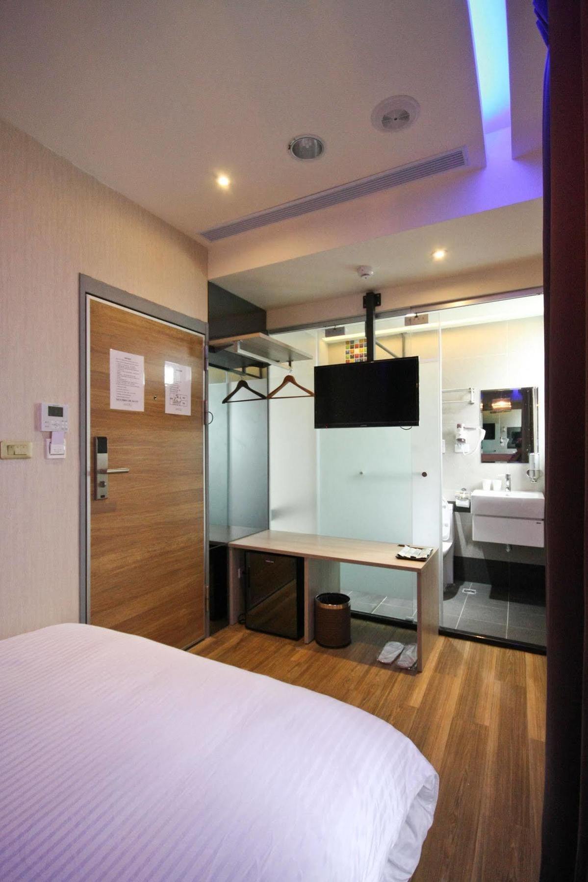Check Inn Express Taichung Fuxing Hall 2 Exterior foto